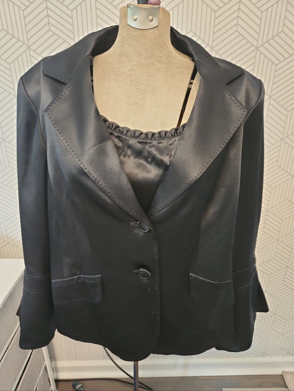 Linda Allard Ellen Tracy Black Silk Satin Single Breasted Blazer & Blouse 16